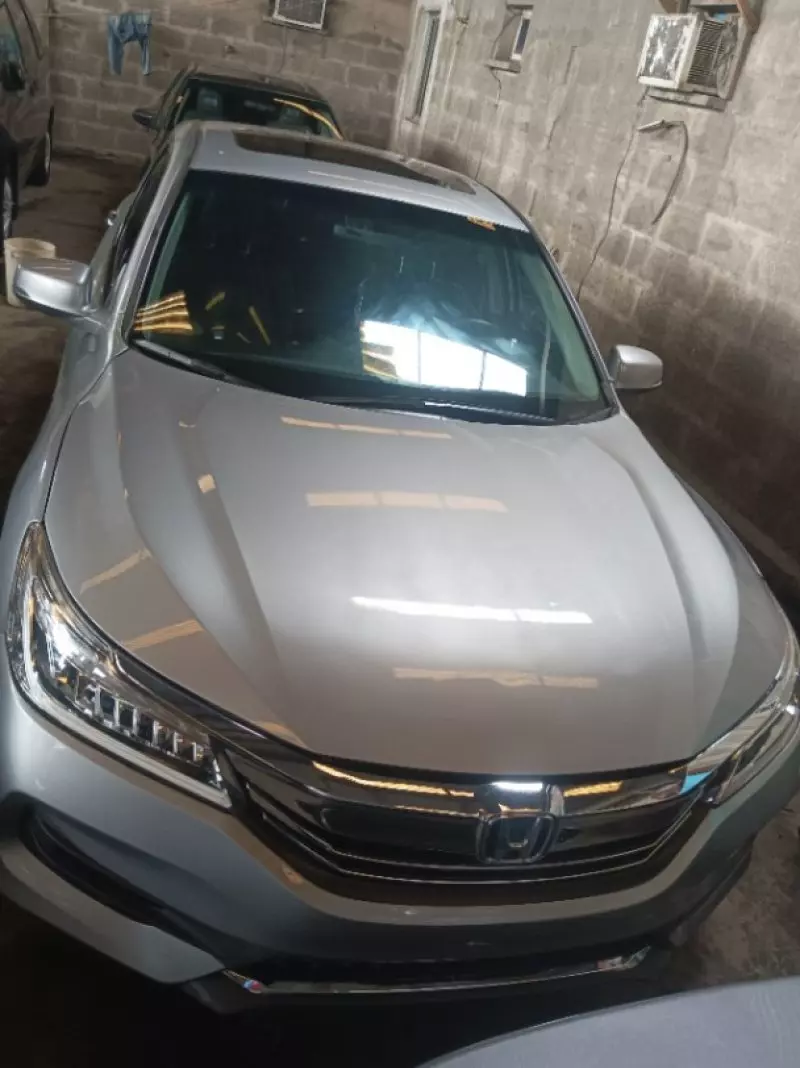 Honda Accord   - 2017