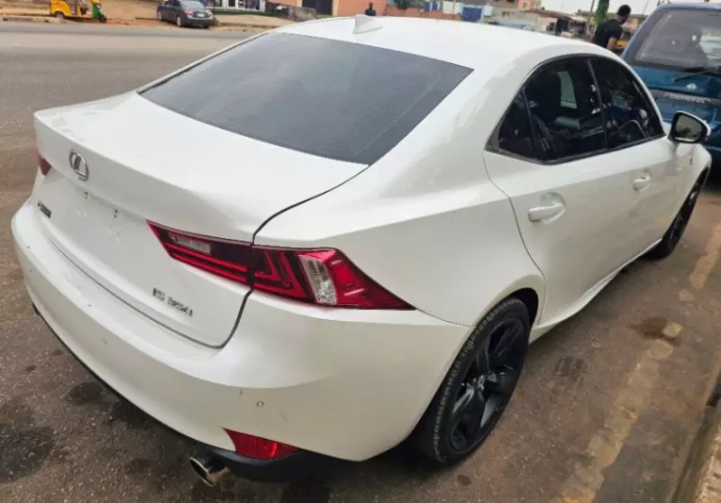 Lexus IS   - 2014