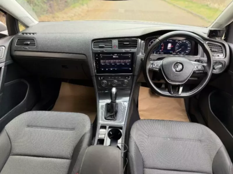Volkswagen Golf   - 2018
