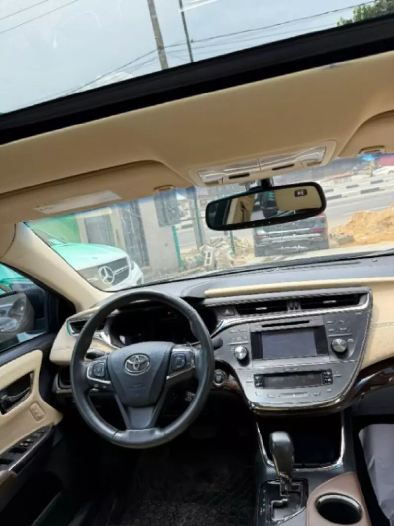 Toyota Avalon   - 2013