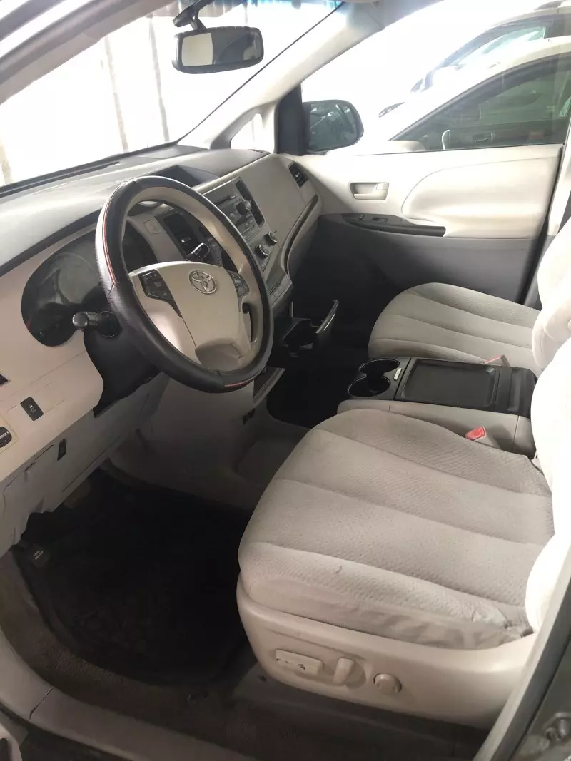 Toyota Sienna   - 2011