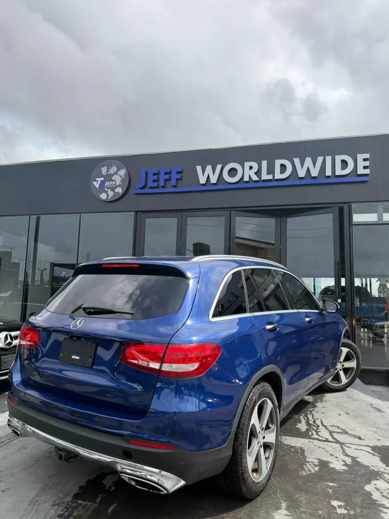 Mercedes-Benz GLC 300   - 2017