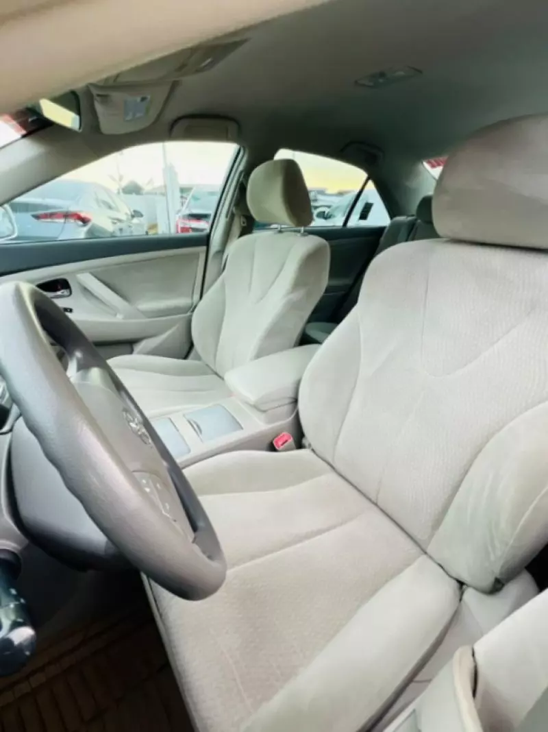 Toyota Camry   - 2010