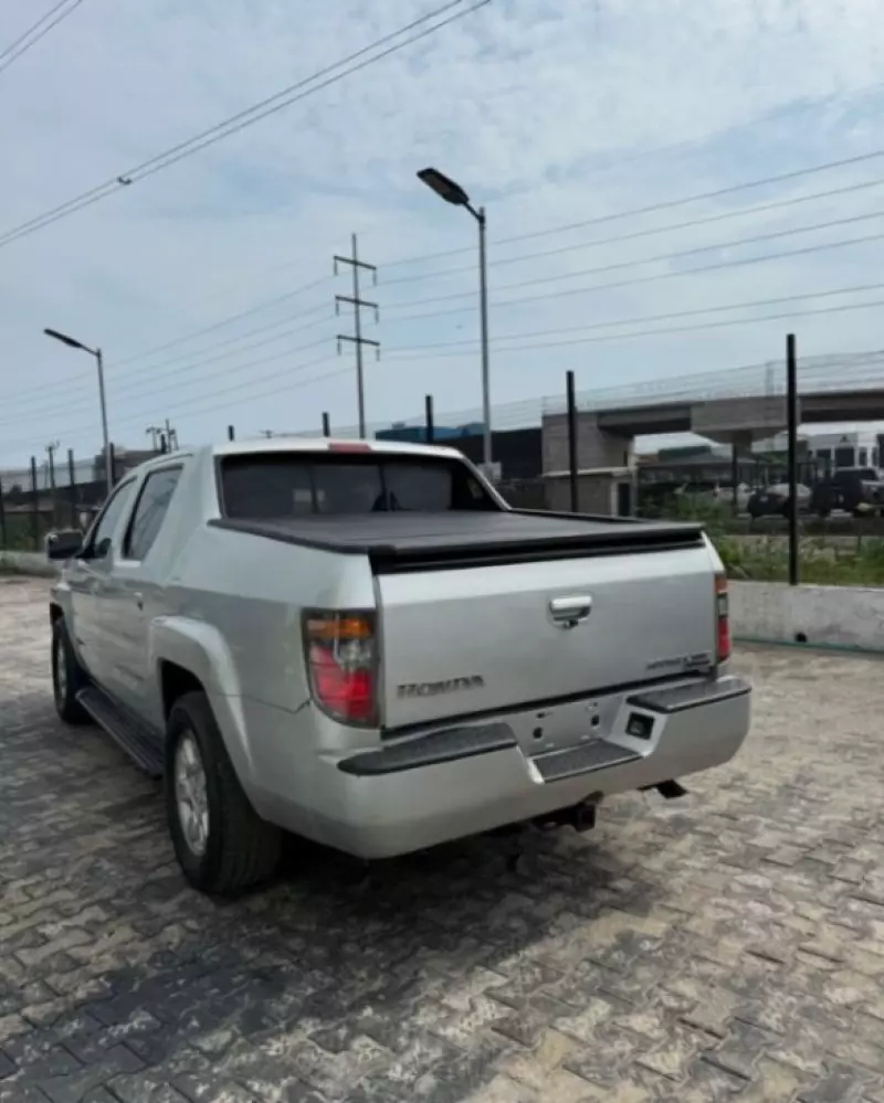 Honda Ridgeline   - 2006