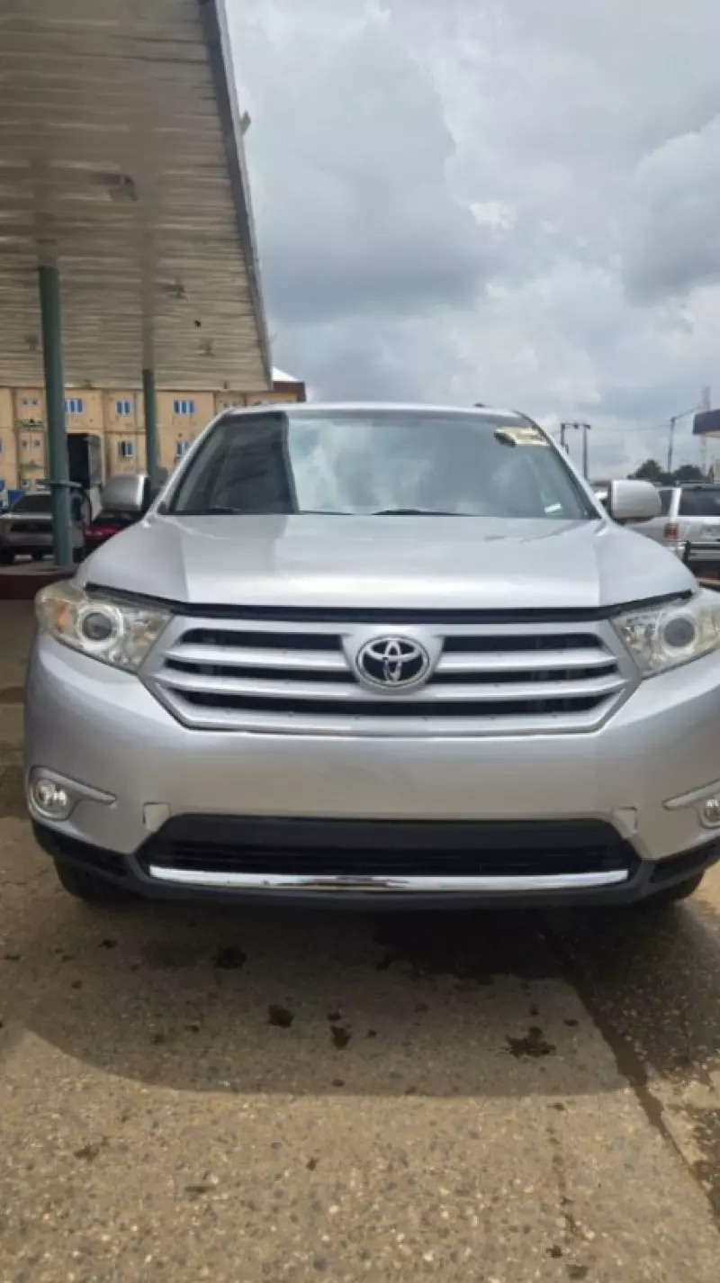 Toyota Highlander   - 2013