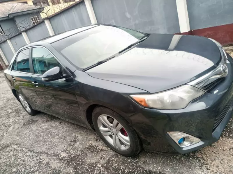 Toyota Camry   - 2012