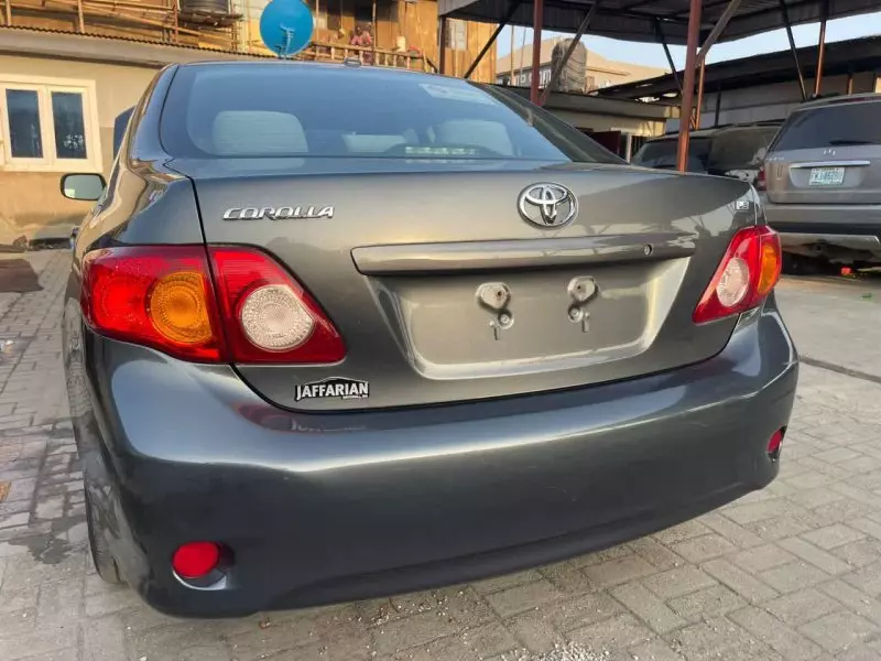 Toyota Corolla   - 2010