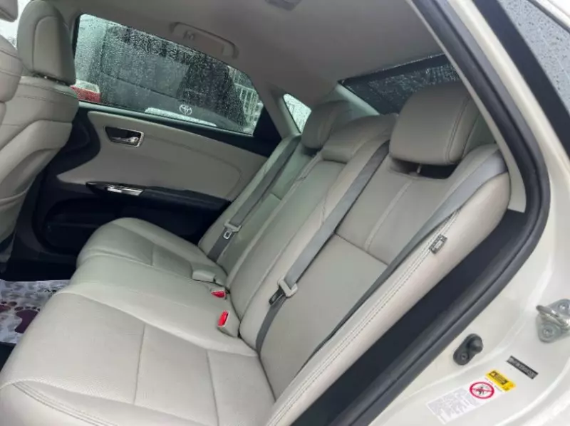Toyota Avalon   - 2013