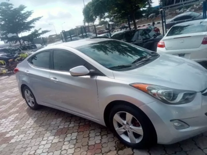 Hyundai Elantra   - 2013