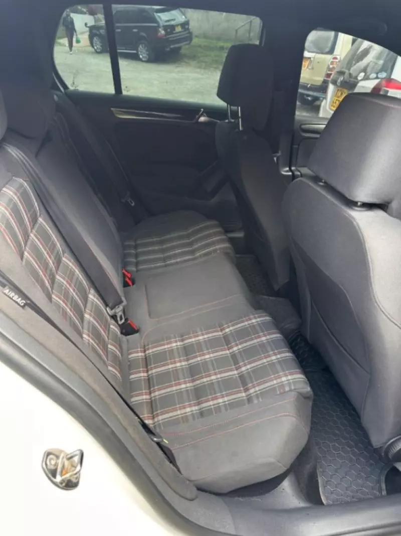 Volkswagen Golf   - 2012