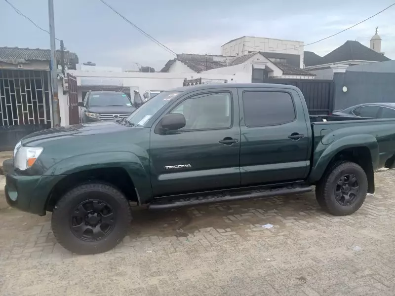 Toyota Tacoma   - 2011