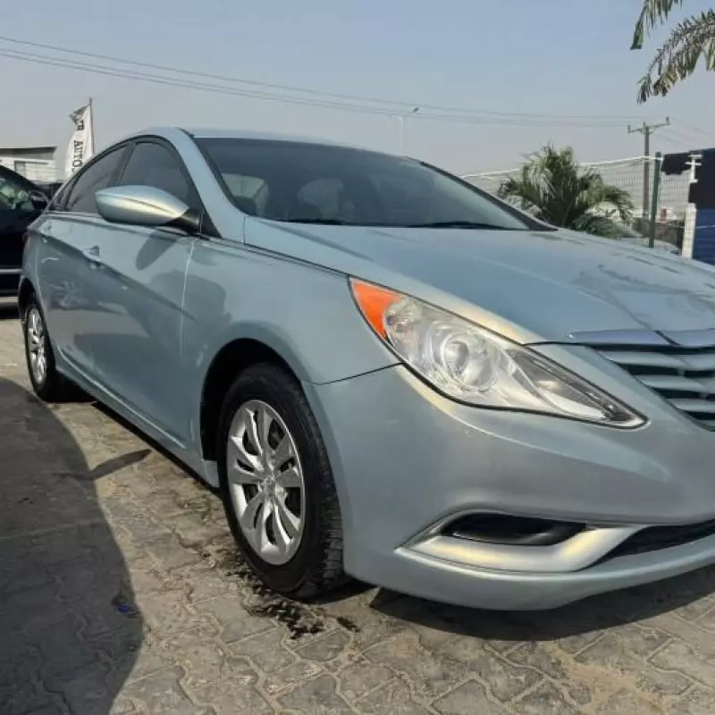 Hyundai Sonata   - 2011