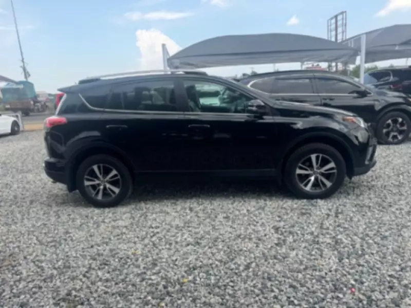 Toyota RAV 4   - 2017
