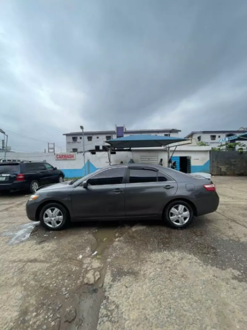 Toyota Camry   - 2009