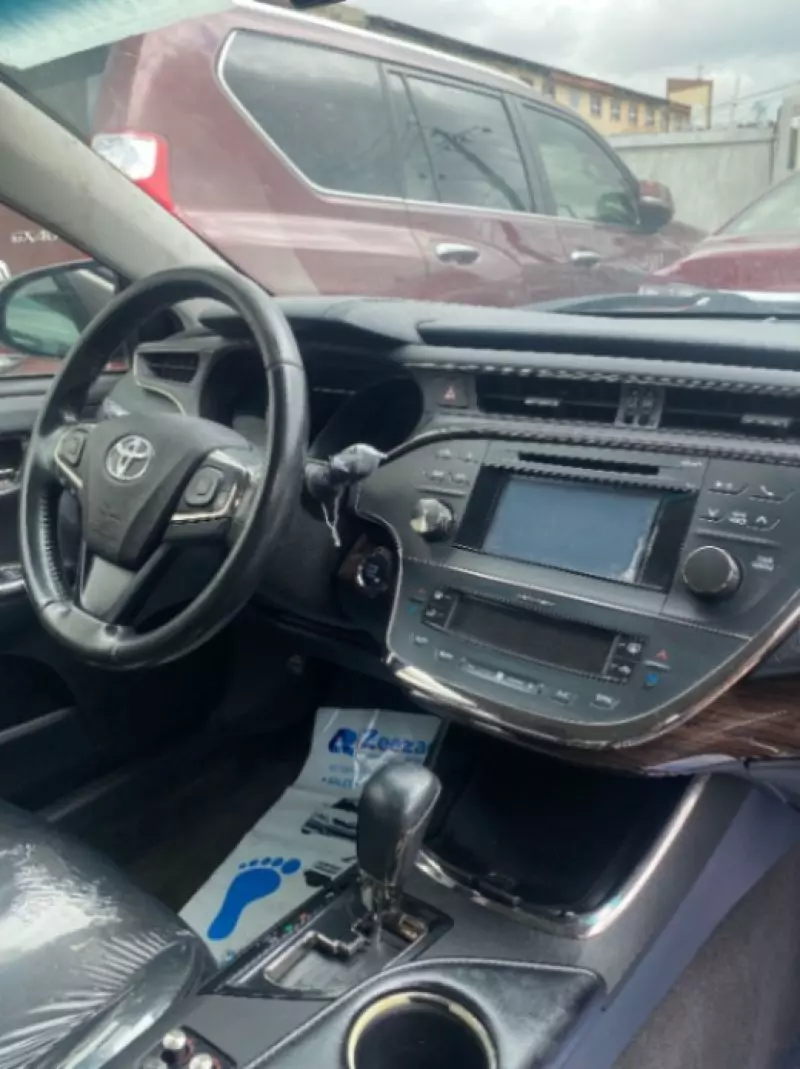 Toyota Avalon   - 2015