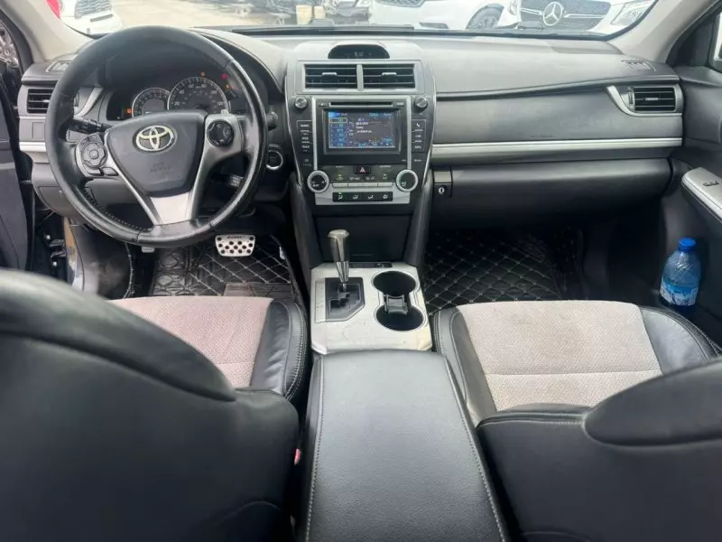 Toyota camry   - 2012