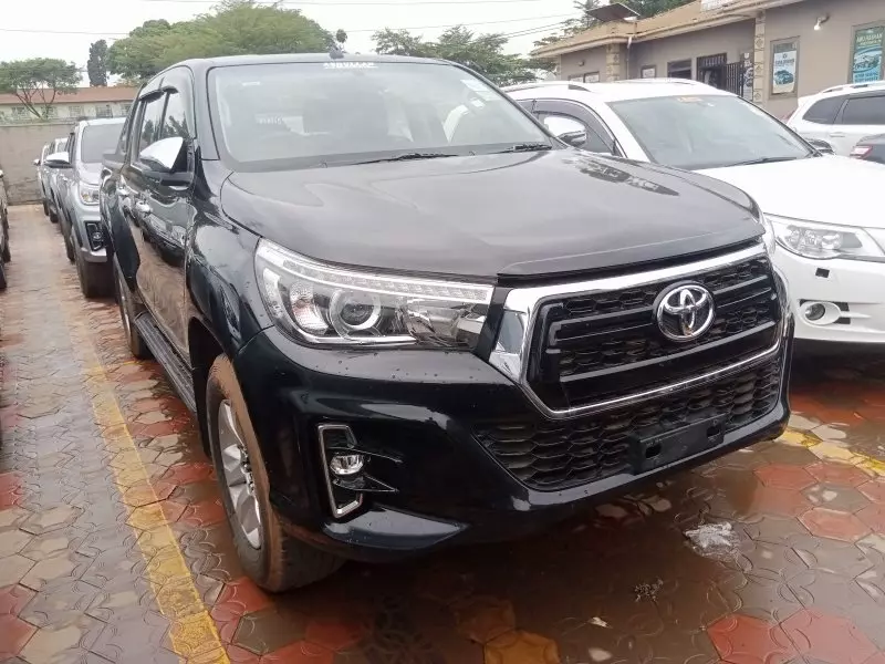 Toyota Hilux   - 2017