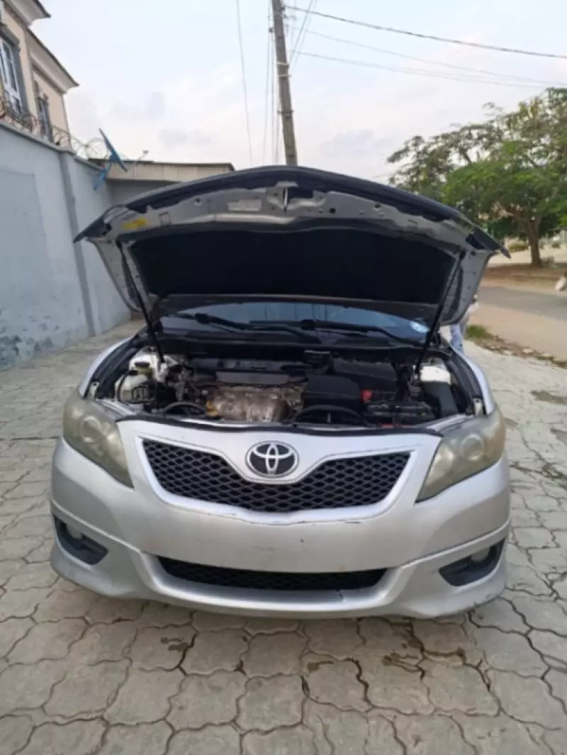 Toyota Camry   - 2010
