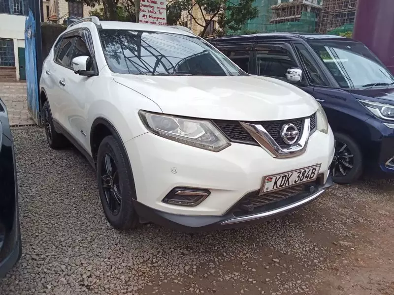 Nissan X-TRAIL   - 2015