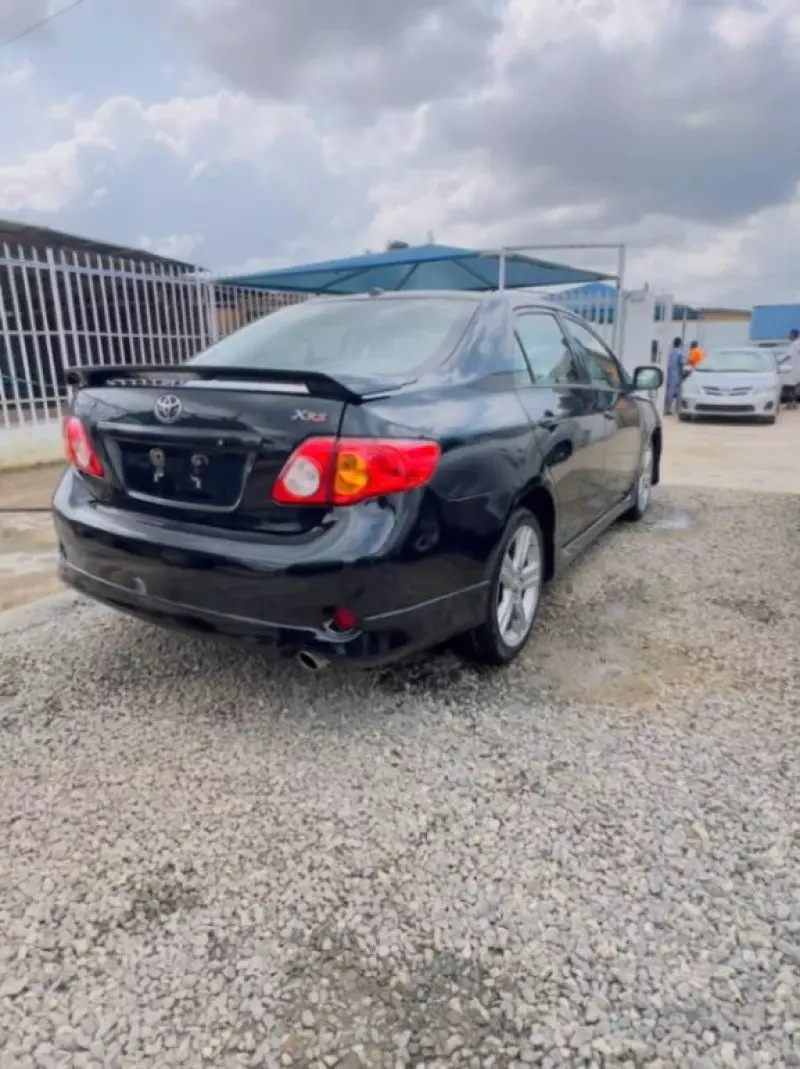 Toyota Corolla   - 2009