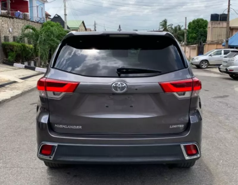 Toyota Highlander   - 2020