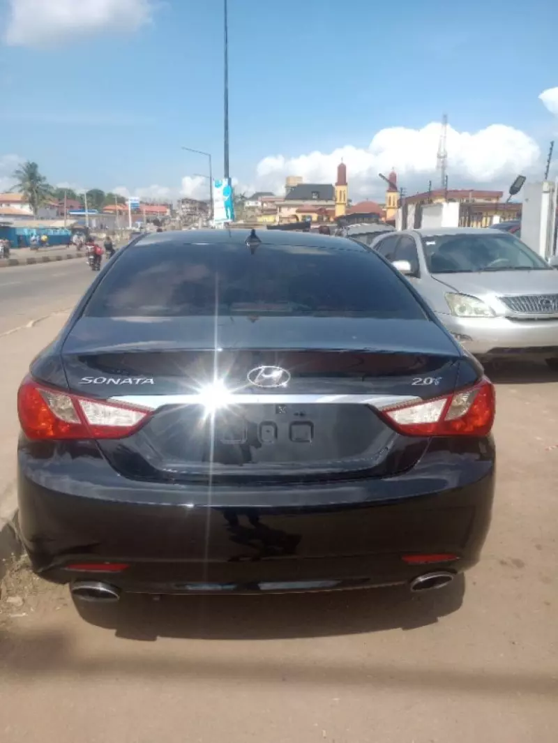 Hyundai Sonata   - 2012