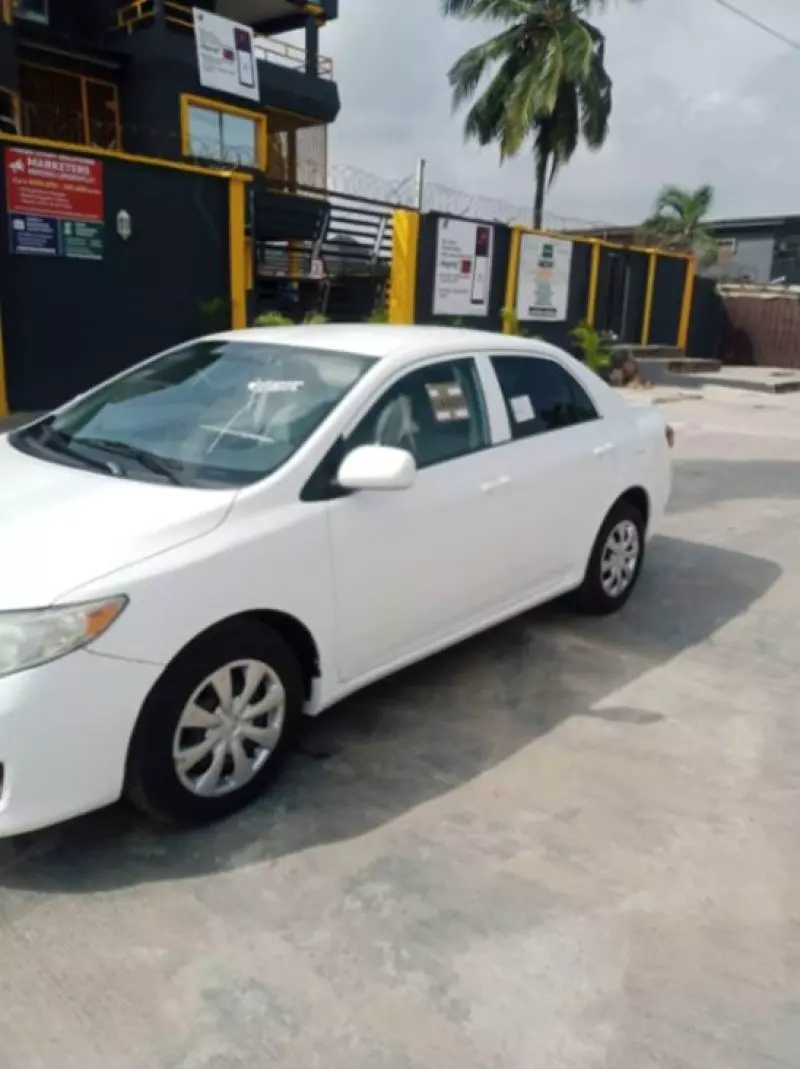 Toyota corolla   - 2010