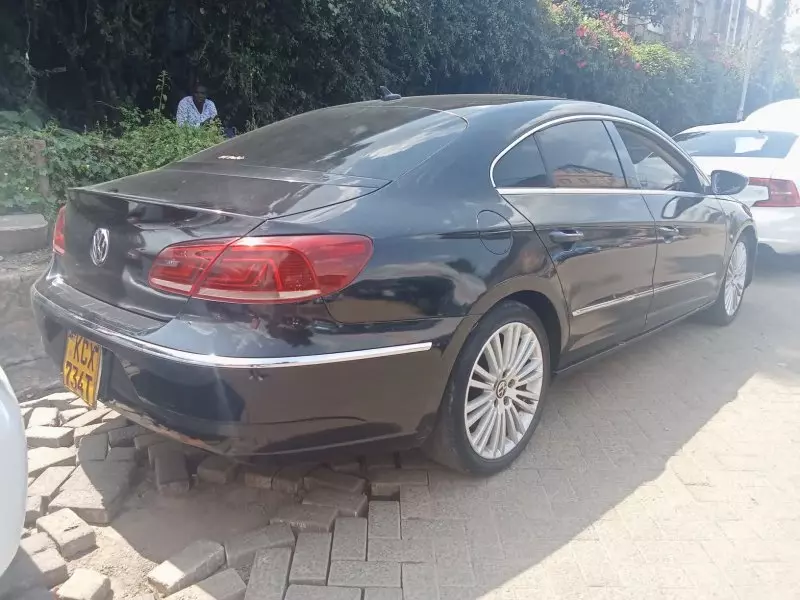 Volkswagen Passat   - 2012