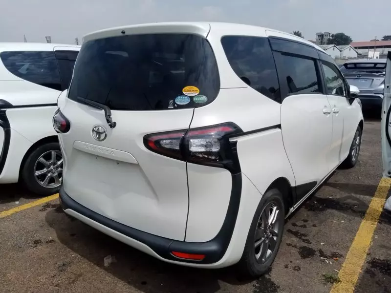 Toyota Sienta   - 2016