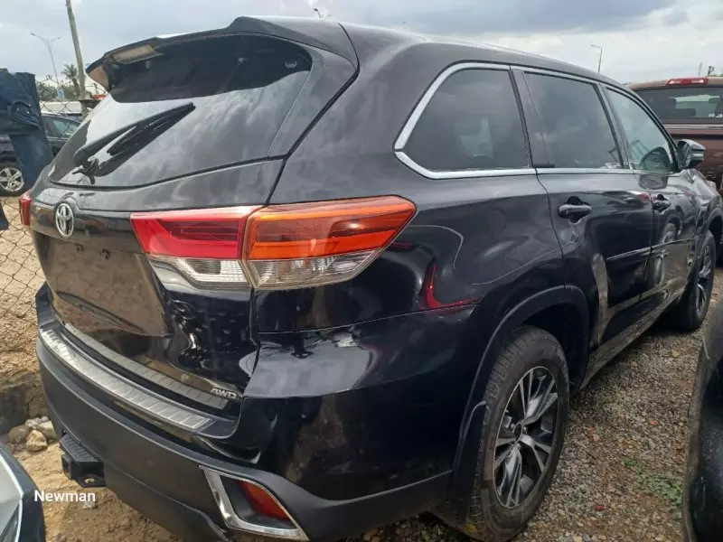 Toyota Highlander   - 2017