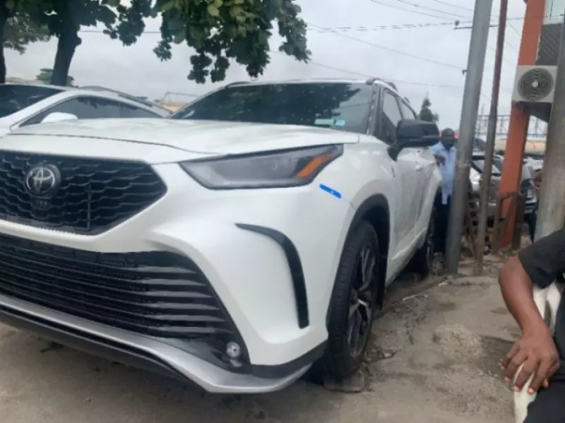 Toyota Highlander   - 2020