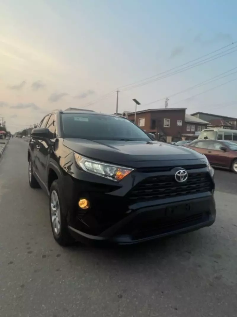 Toyota RAV 4   - 2019