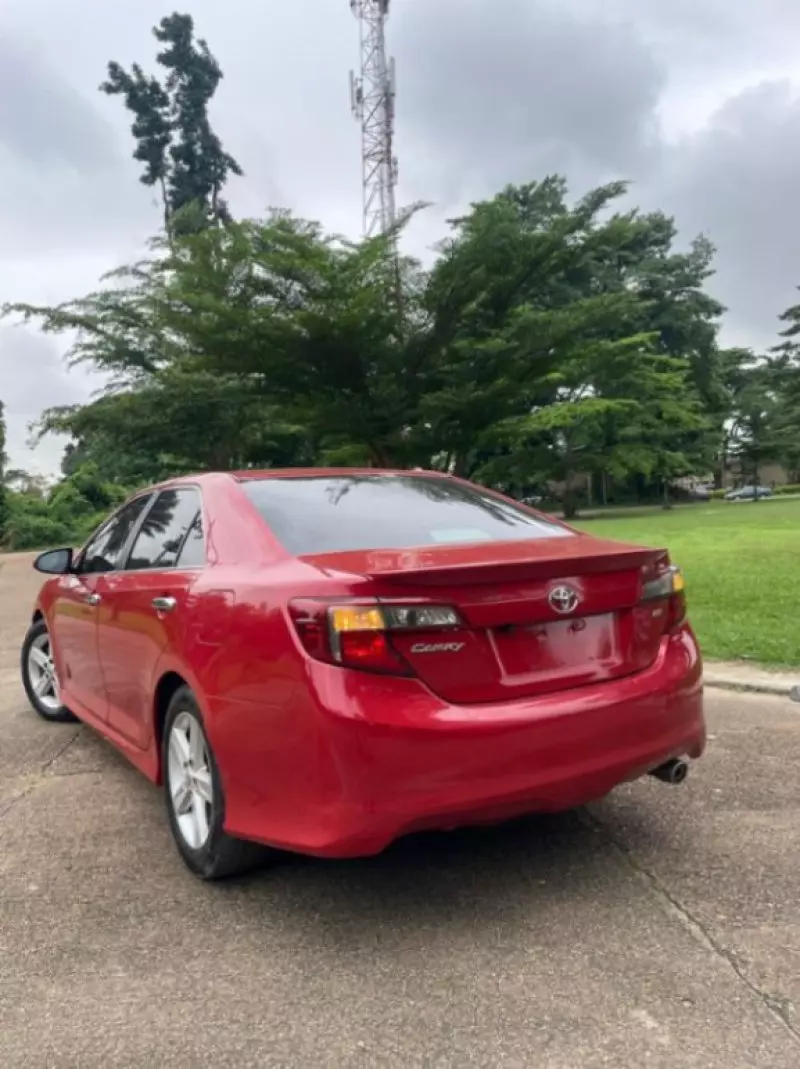 Toyota Camry   - 2013