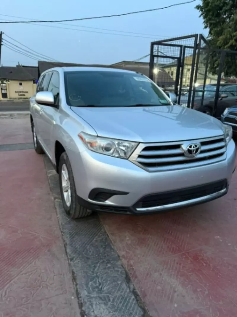 Toyota Highlander   - 2013