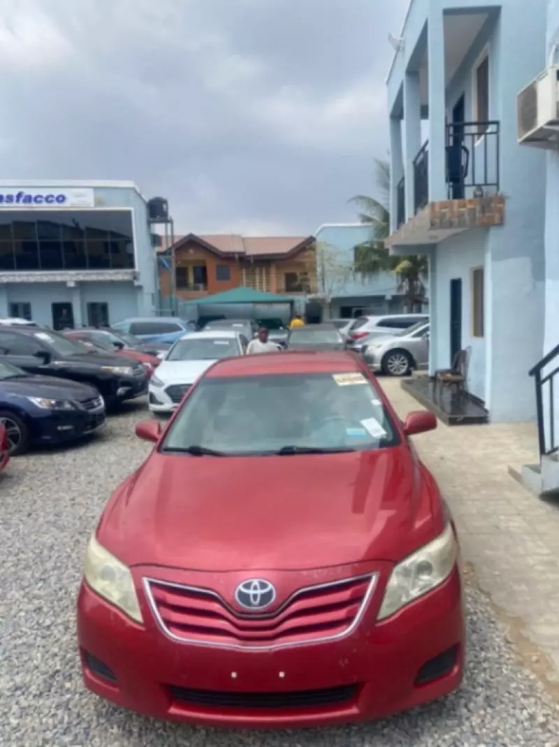 Toyota Camry   - 2010