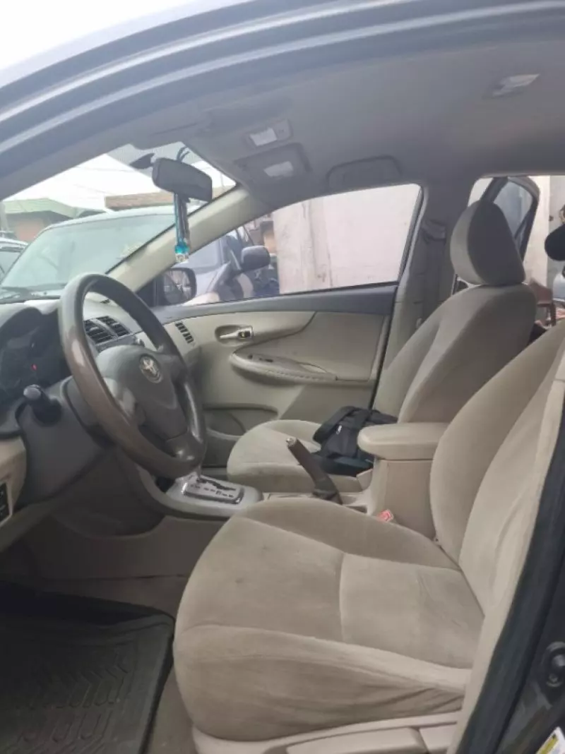 Toyota Corolla   - 2010