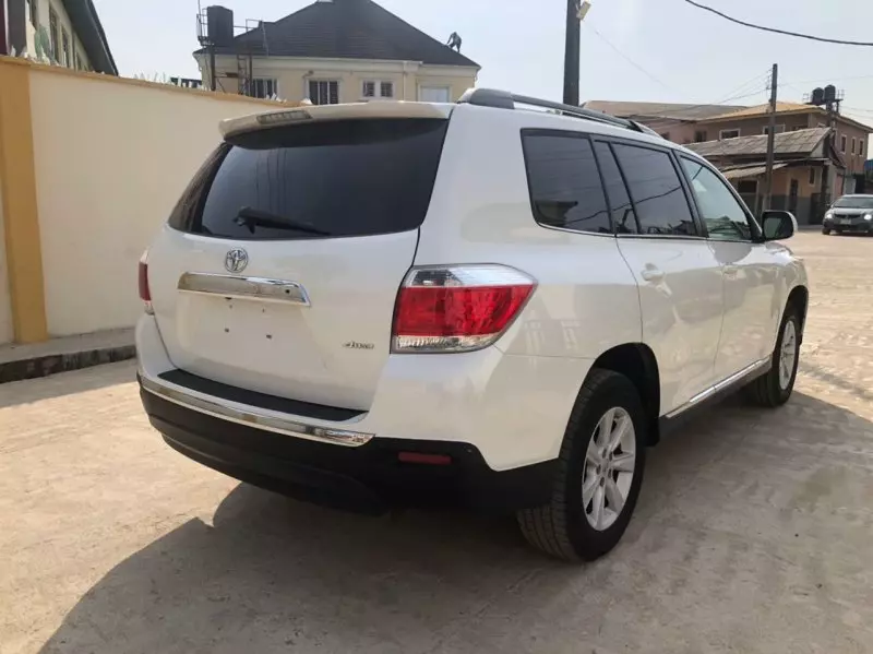 Toyota Highlander   - 2012
