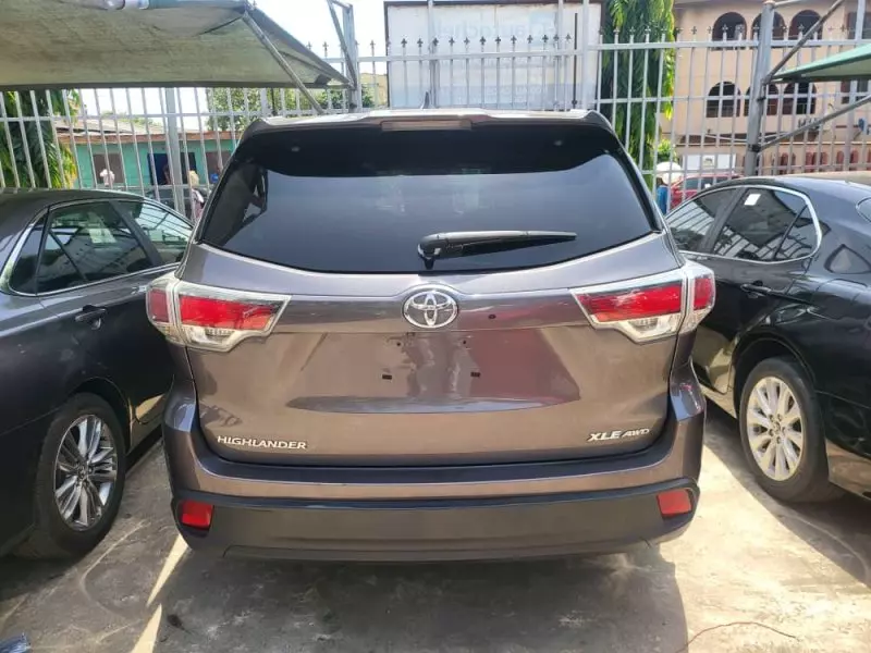 Toyota Highlander   - 2015