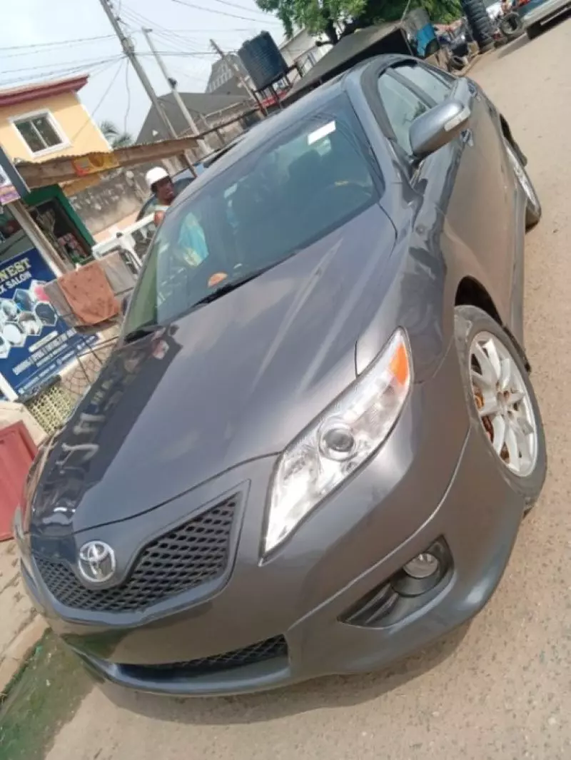 Toyota Camry   - 2010