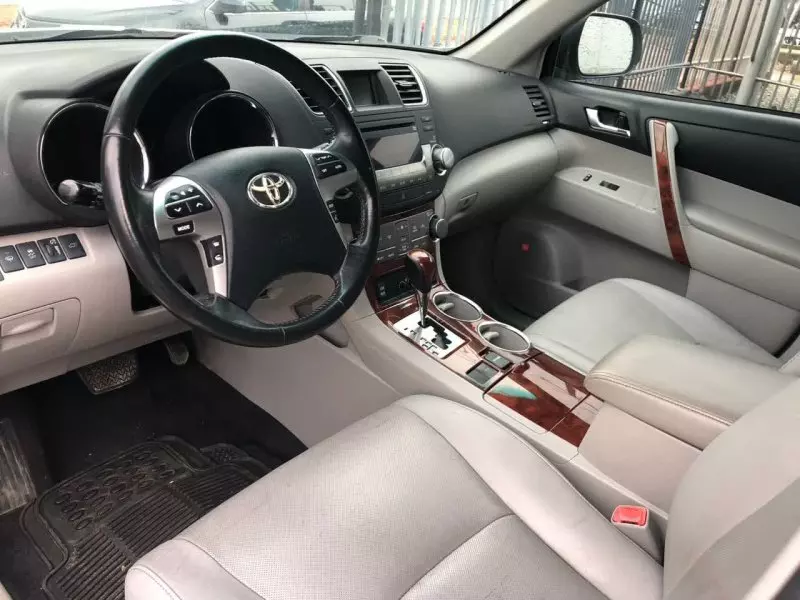 Toyota Highlander   - 2011