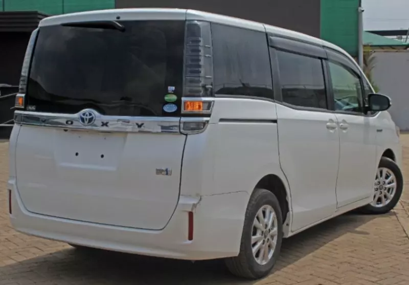 Toyota Voxy    - 2018