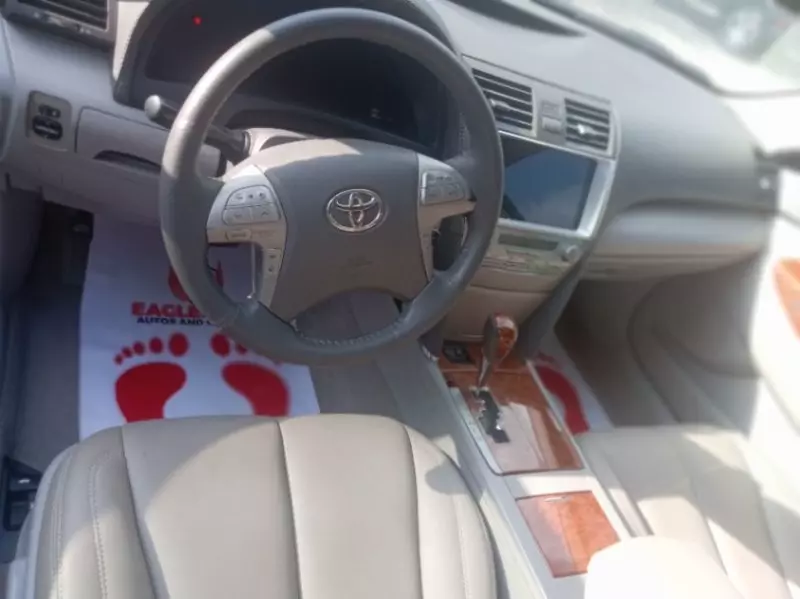 Toyota Camry   - 2009