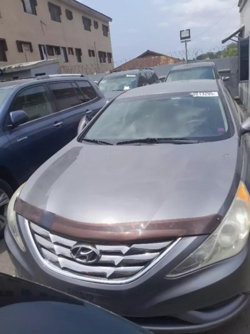 Hyundai Sonata - 2012