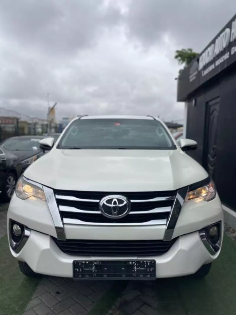 Toyota Fortuner   - 2018