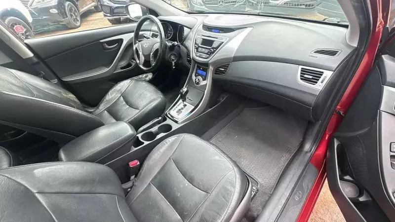 Hyundai Elantra   - 2013