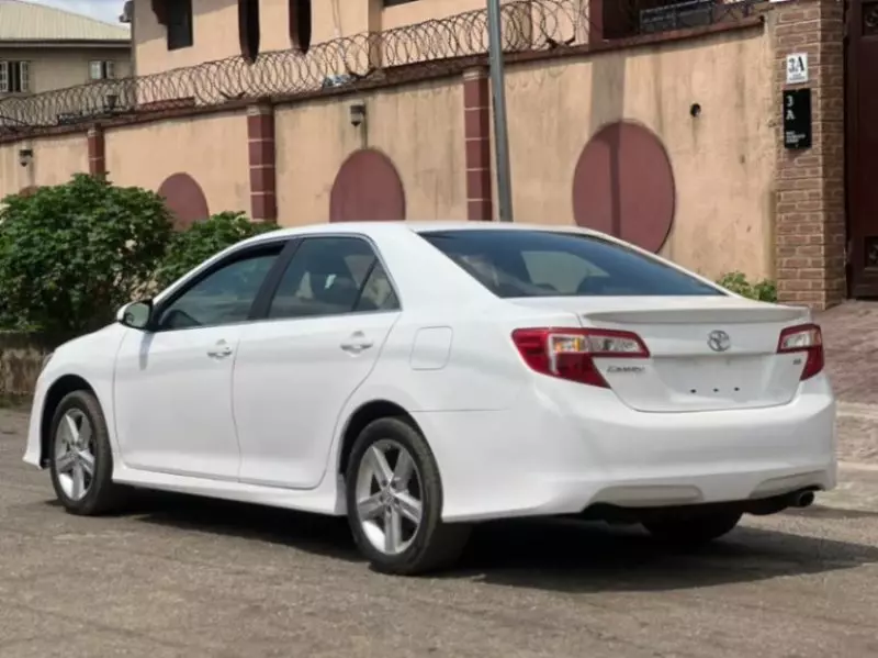 Toyota Camry   - 2013