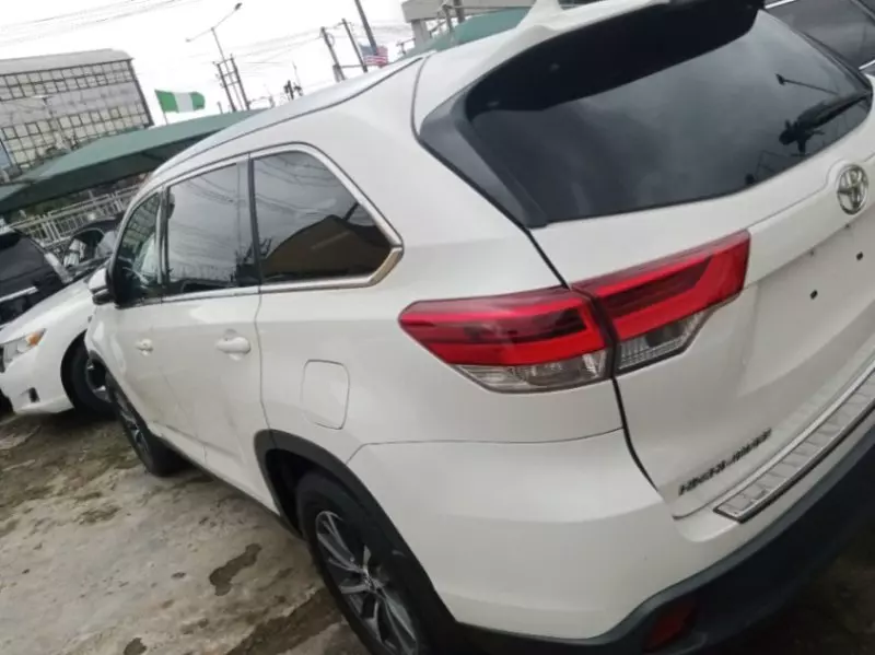 Toyota Highlander   - 2019
