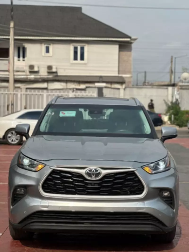Toyota Highlander   - 2021