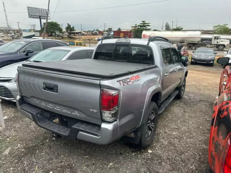 Toyota Tacoma   - 2018