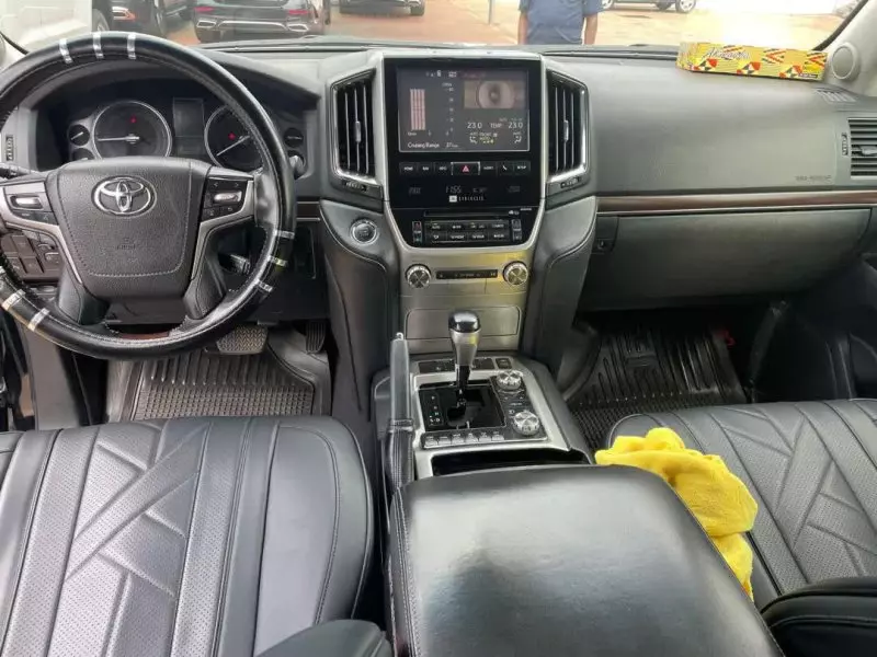 Toyota Land Cruiser   - 2015